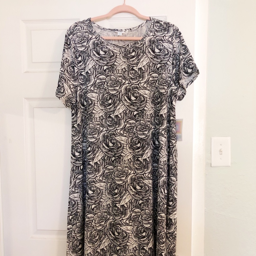 LuLaRoe Carly Dress Black and White
